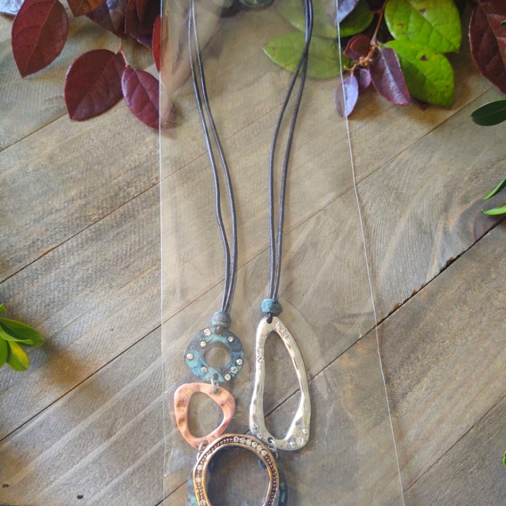 STORY by DaVinci hammered metal organic shape leatherette cord necklace set